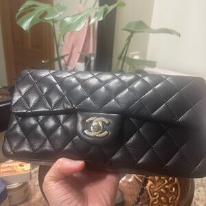Elegant Black Quilted Women's Bag